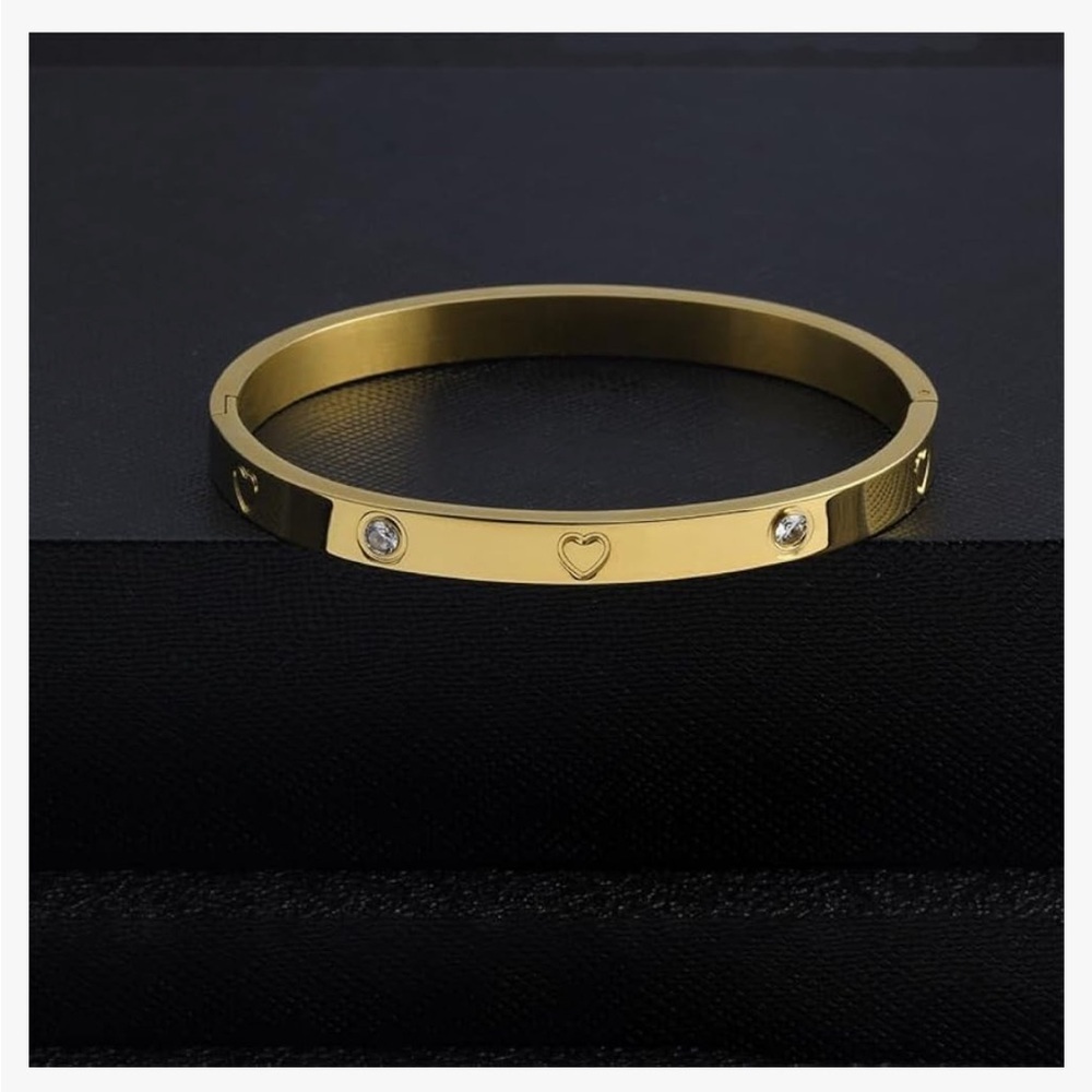 18kt gold plated heart and cz bracelet 6.7 inches with designer look